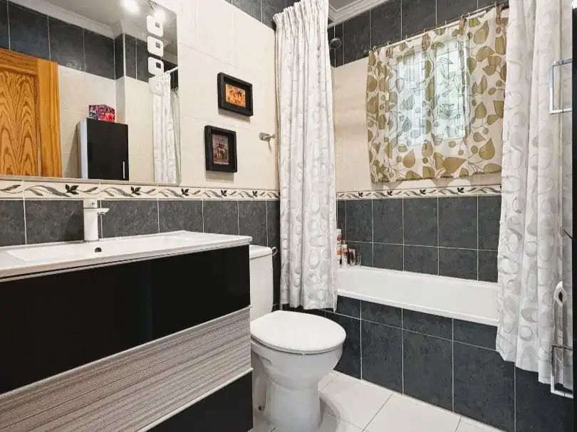 Badezimmer von Wohnung zum Verkauf in Mijas mit Klimaanlage, Heizung und Möbliert