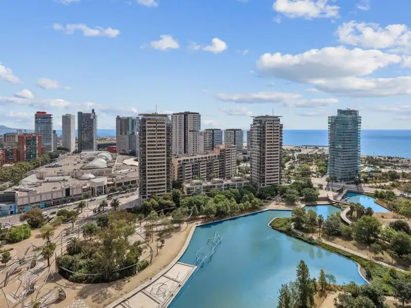 Exterior view of Flat for sale in  Barcelona Capital  with Air Conditioner, Terrace and Swimming Pool