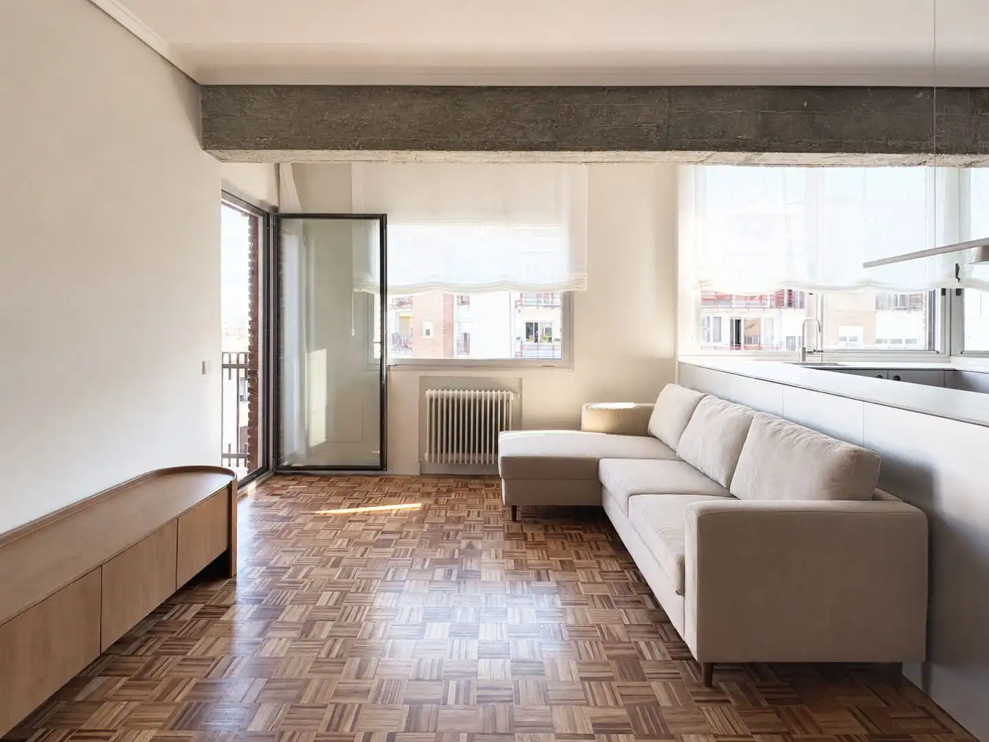 Flat for rent in Calle de Francos Rodríguez, 49, Bellas Vistas Living room of Flat for rent in Madrid with Air Conditioner, Heating and Parquet flooring