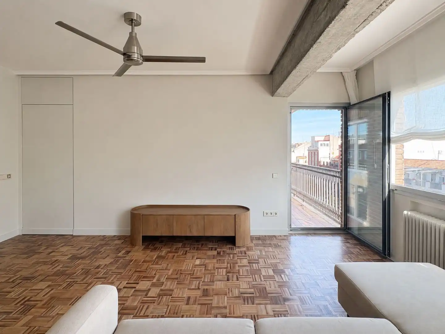 Flat for rent in Calle de Francos Rodríguez, 49, Bellas Vistas Living room of Flat for rent in Madrid with Air Conditioner, Heating and Parquet flooring