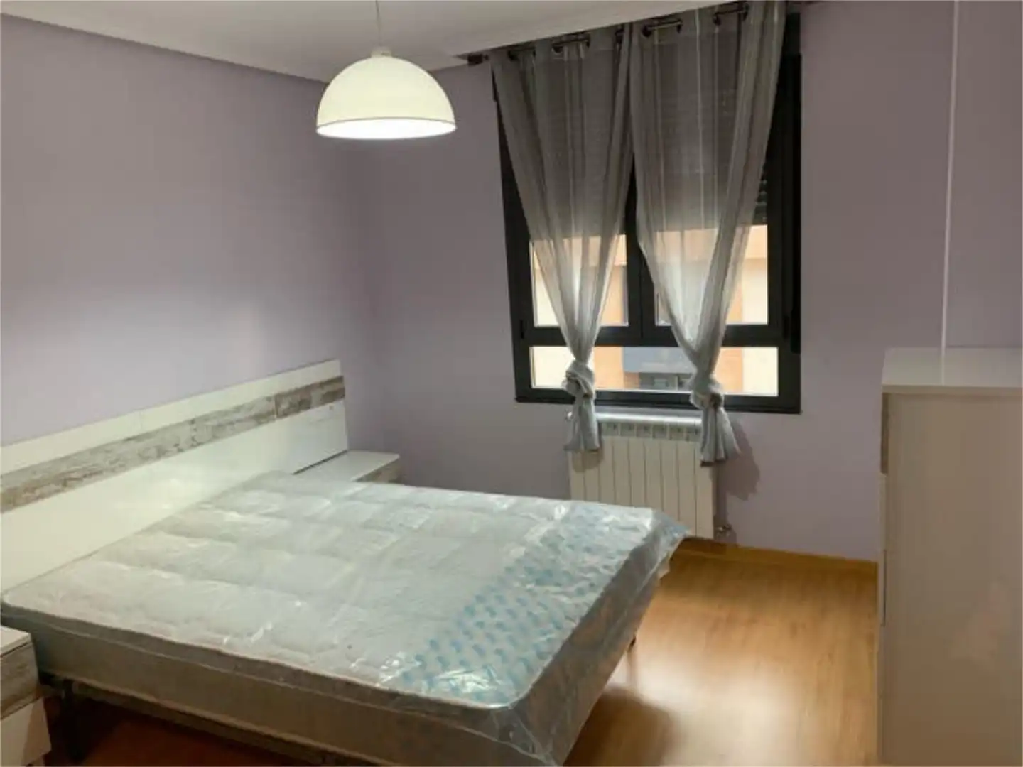 Piso de alquiler en Flores de Sil - La Placa Habitación de Piso de alquiler en Ponferrada con Calefacción, Trastero y Amueblado