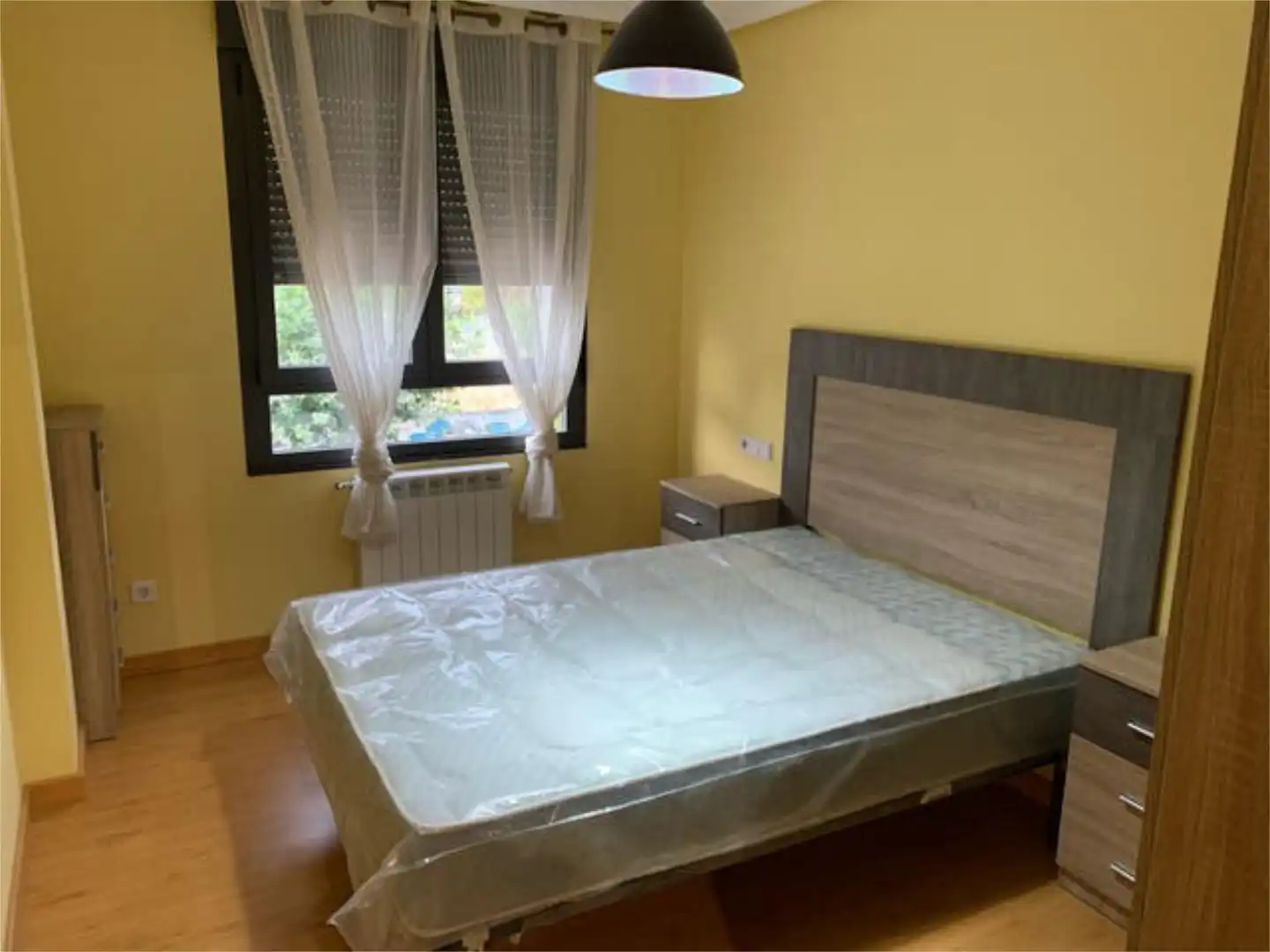 Piso de alquiler en Flores de Sil - La Placa Habitación de Piso de alquiler en Ponferrada con Calefacción, Trastero y Amueblado
