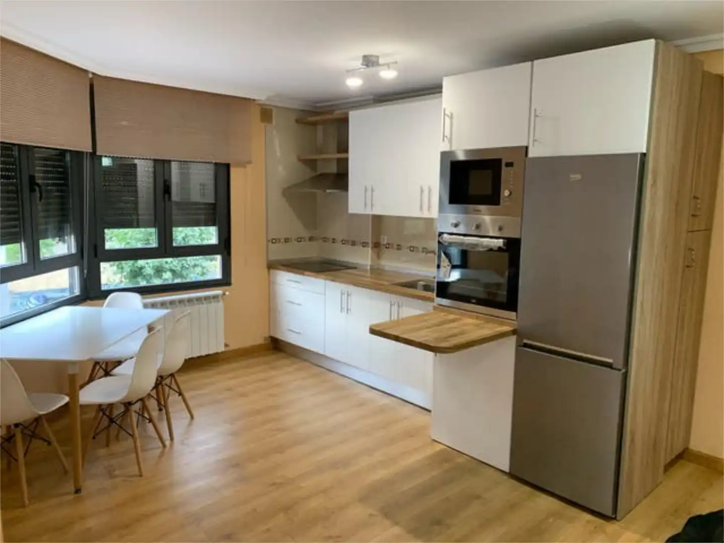 Piso de alquiler en Flores de Sil - La Placa Cocina de Piso de alquiler en Ponferrada con Calefacción, Trastero y Amueblado