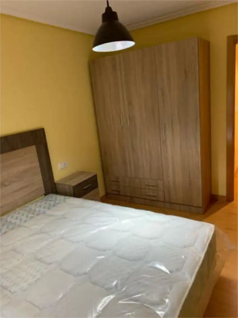Piso de alquiler en Flores de Sil - La Placa Habitación de Piso de alquiler en Ponferrada con Calefacción, Trastero y Amueblado