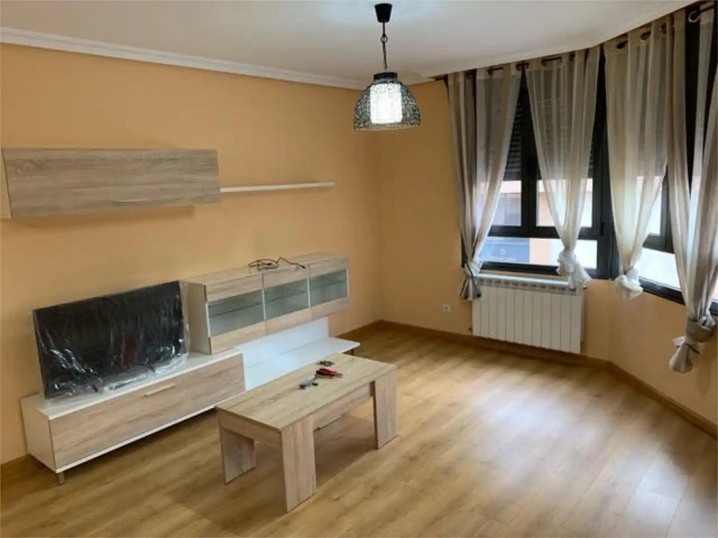Piso de alquiler en Flores de Sil - La Placa Sala de estar de Piso de alquiler en Ponferrada con Calefacción, Trastero y Amueblado