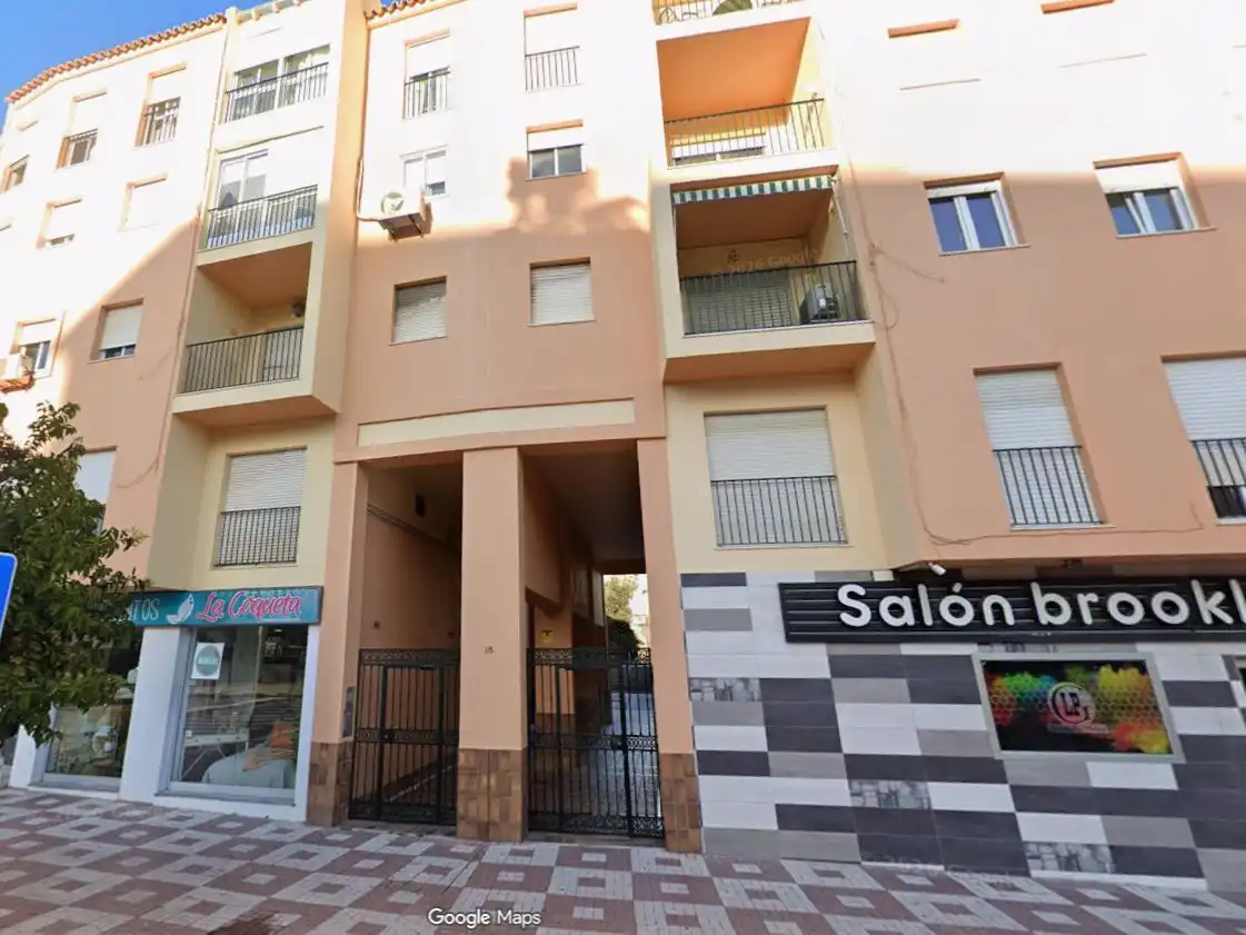 Vista exterior de Pis en venda en Algeciras amb Terrassa