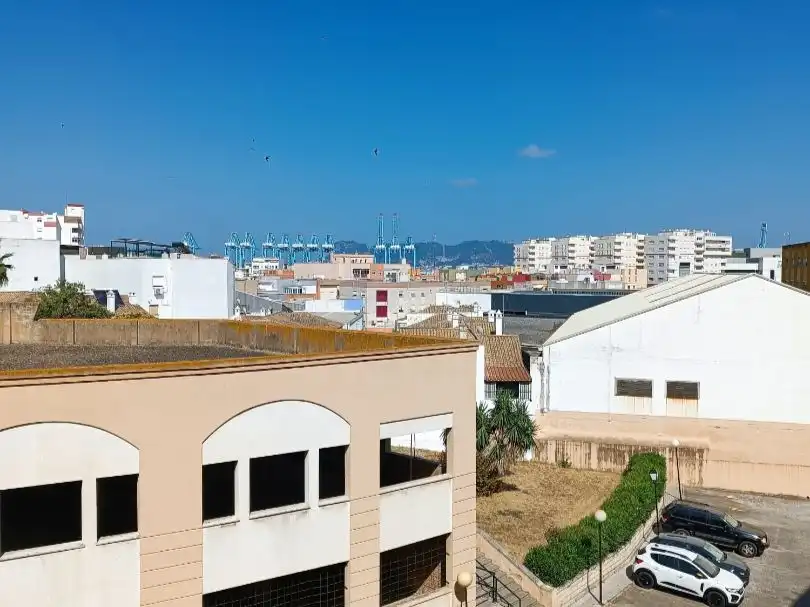 Vista exterior de Pis en venda en Algeciras amb Terrassa