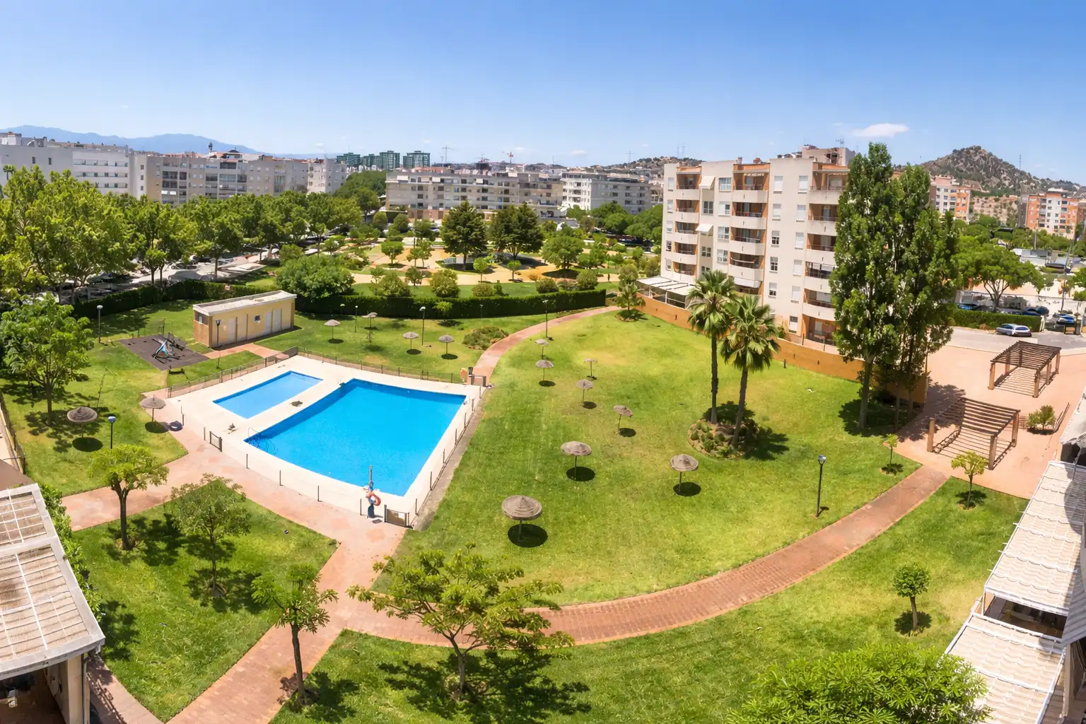 Wohnung zur Miete in Calle Andrómeda, 11, Málaga Capital Schwimmbecken von Wohnung zur Miete in Málaga Capital mit Klimaanlage, Terrasse und Schwimmbad