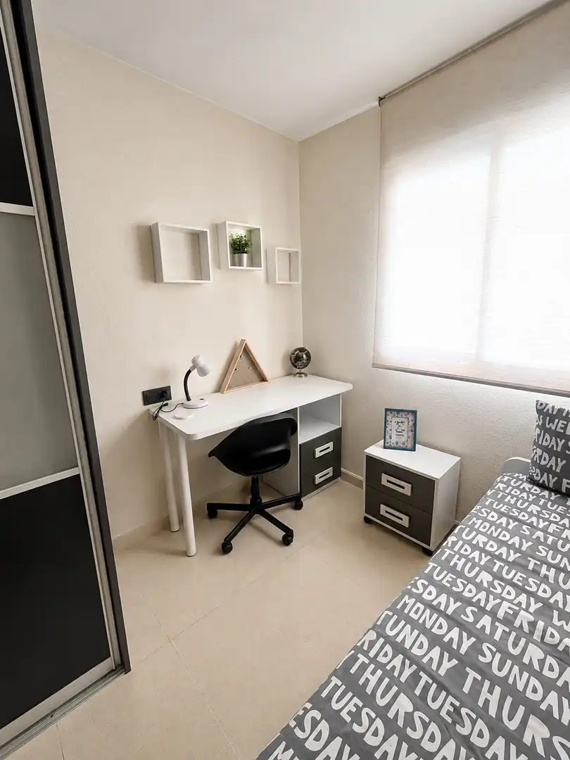 Wohnung zur Miete in Calle Andrómeda, 11, Málaga Capital Schlafzimmer von Wohnung zur Miete in Málaga Capital mit Klimaanlage, Terrasse und Schwimmbad