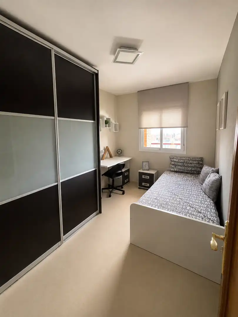 Wohnung zur Miete in Calle Andrómeda, 11, Málaga Capital Schlafzimmer von Wohnung zur Miete in Málaga Capital mit Klimaanlage, Terrasse und Schwimmbad