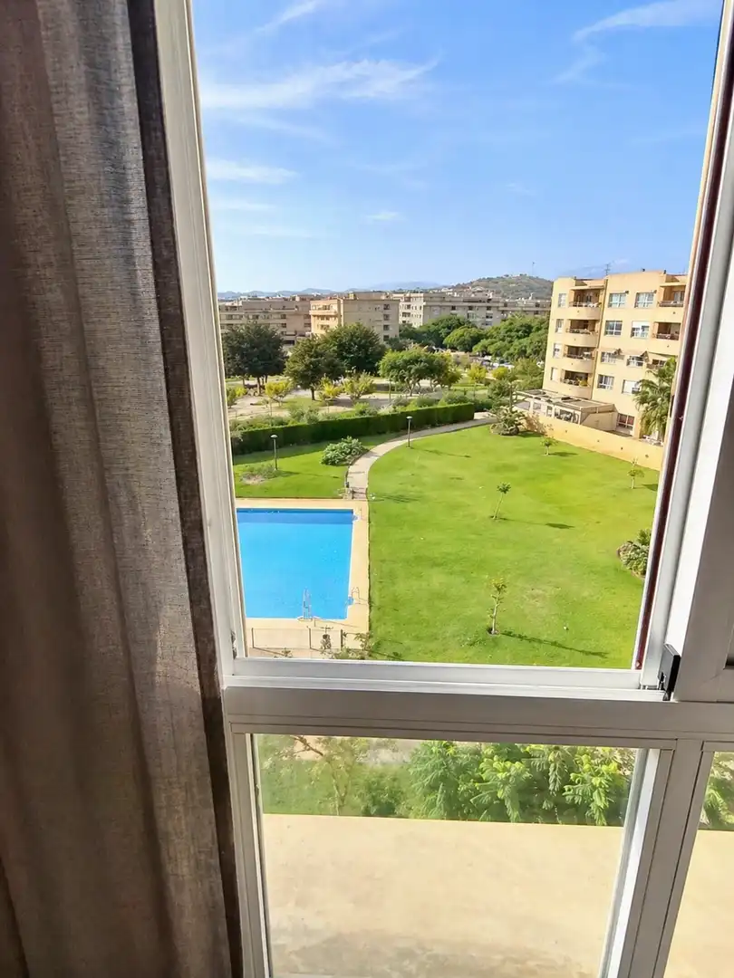 Wohnung zur Miete in Calle Andrómeda, 11, Málaga Capital Schwimmbecken von Wohnung zur Miete in Málaga Capital mit Klimaanlage, Terrasse und Schwimmbad