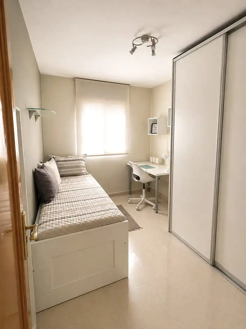 Wohnung zur Miete in Calle Andrómeda, 11, Málaga Capital Schlafzimmer von Wohnung zur Miete in Málaga Capital mit Klimaanlage, Terrasse und Schwimmbad