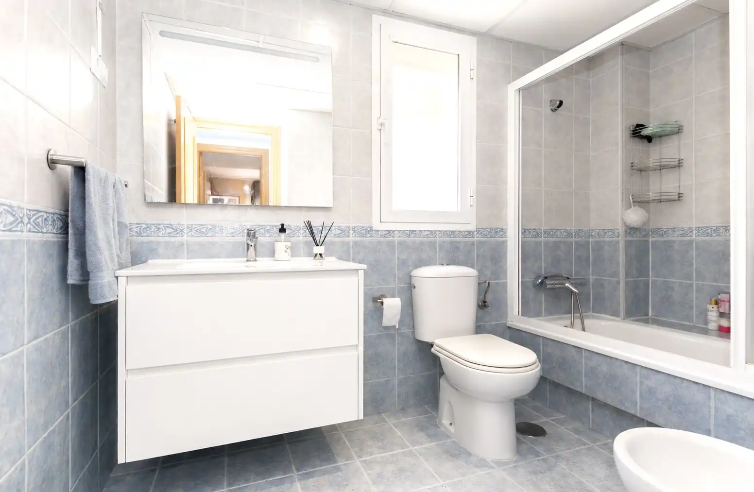 Wohnung zur Miete in Calle Andrómeda, 11, Málaga Capital Badezimmer von Wohnung zur Miete in Málaga Capital mit Klimaanlage, Terrasse und Schwimmbad