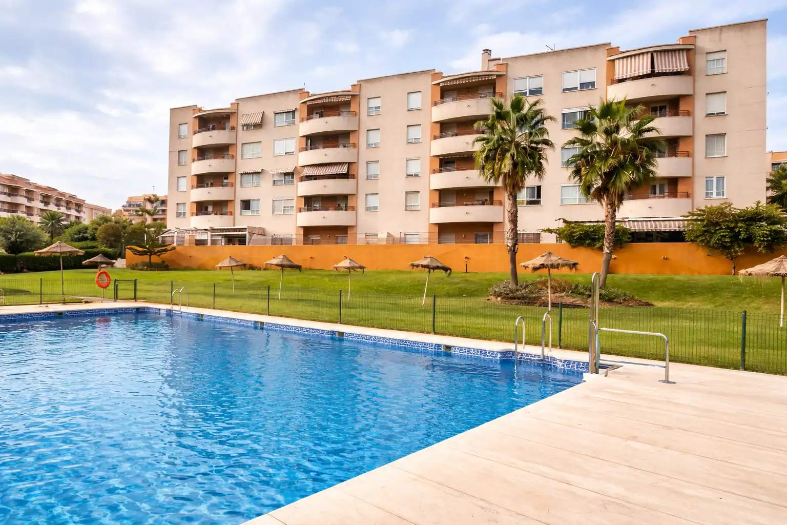 Wohnung zur Miete in Calle Andrómeda, 11, Málaga Capital Schwimmbecken von Wohnung zur Miete in Málaga Capital mit Klimaanlage, Terrasse und Schwimmbad