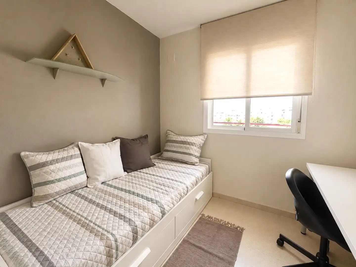 Wohnung zur Miete in Calle Andrómeda, 11, Málaga Capital Schlafzimmer von Wohnung zur Miete in Málaga Capital mit Klimaanlage, Terrasse und Schwimmbad