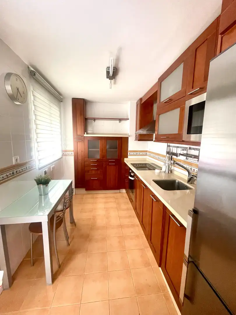Wohnung zur Miete in Calle Andrómeda, 11, Málaga Capital Küche von Wohnung zur Miete in Málaga Capital mit Klimaanlage, Terrasse und Schwimmbad