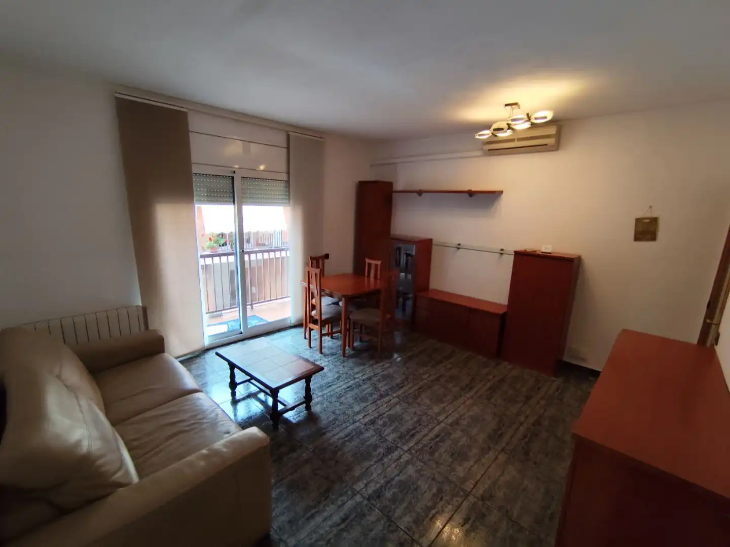 Sala d'estar de Pis en venda en Sant Boi de Llobregat amb Aire condicionat i Balcó