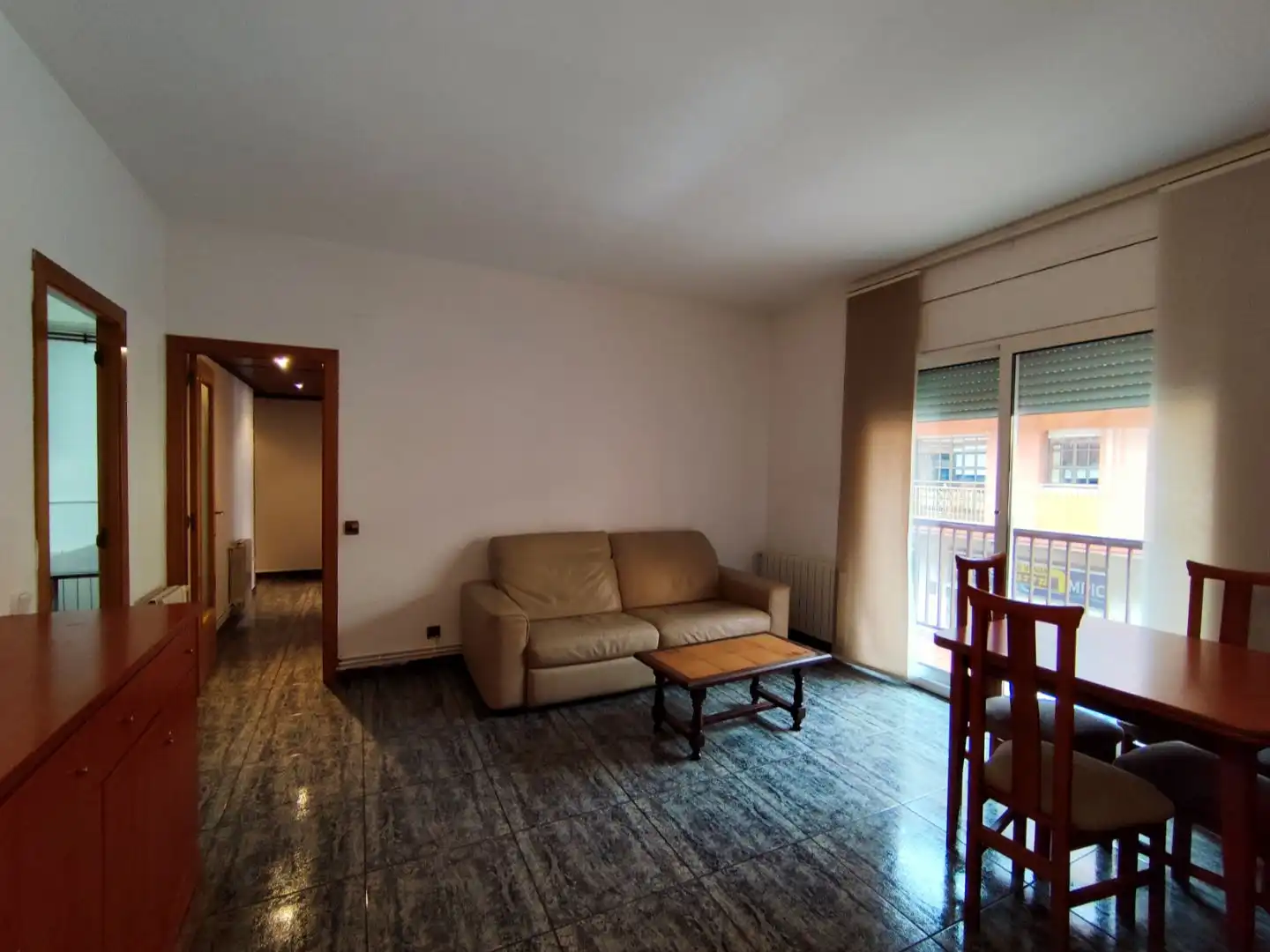 Sala d'estar de Pis en venda en Sant Boi de Llobregat amb Aire condicionat i Balcó