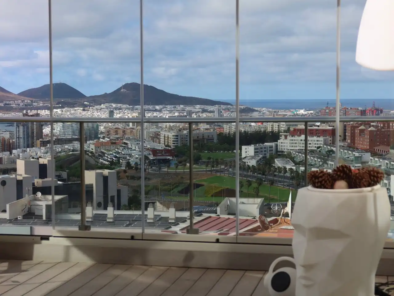 Vista exterior de Pis en venda en Las Palmas de Gran Canaria amb Terrassa i Balcó