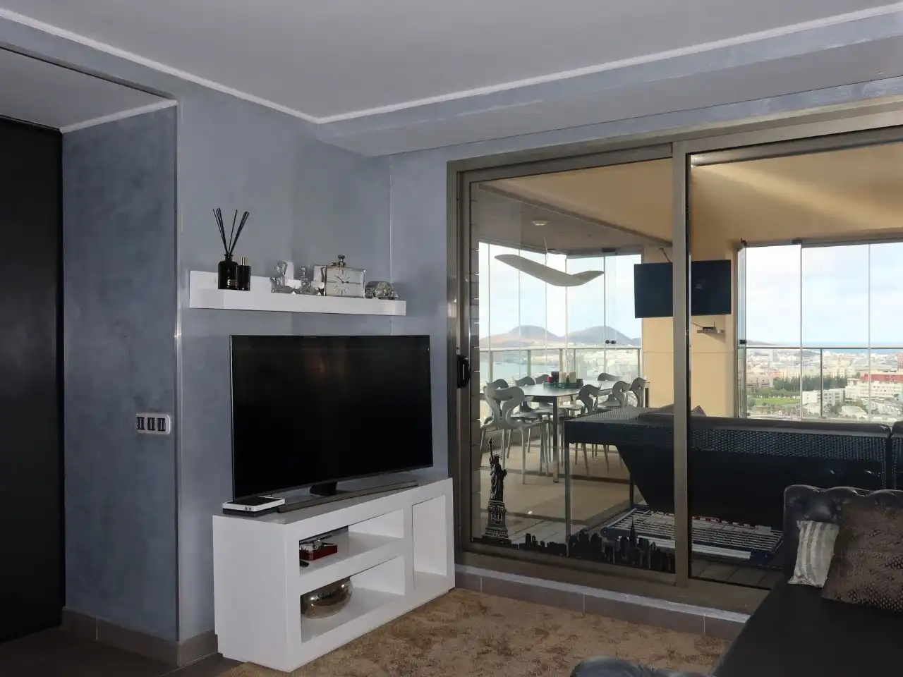 Sala d'estar de Pis en venda en Las Palmas de Gran Canaria amb Terrassa i Balcó