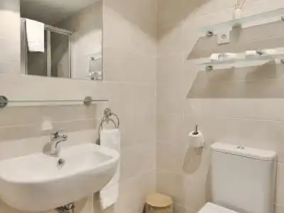 Room in Madariaga Etorbidea, 58, San Pedro de Deusto - La Ribera Room in Madariaga Etorbidea, 58, San Pedro de Deusto - La Ribera