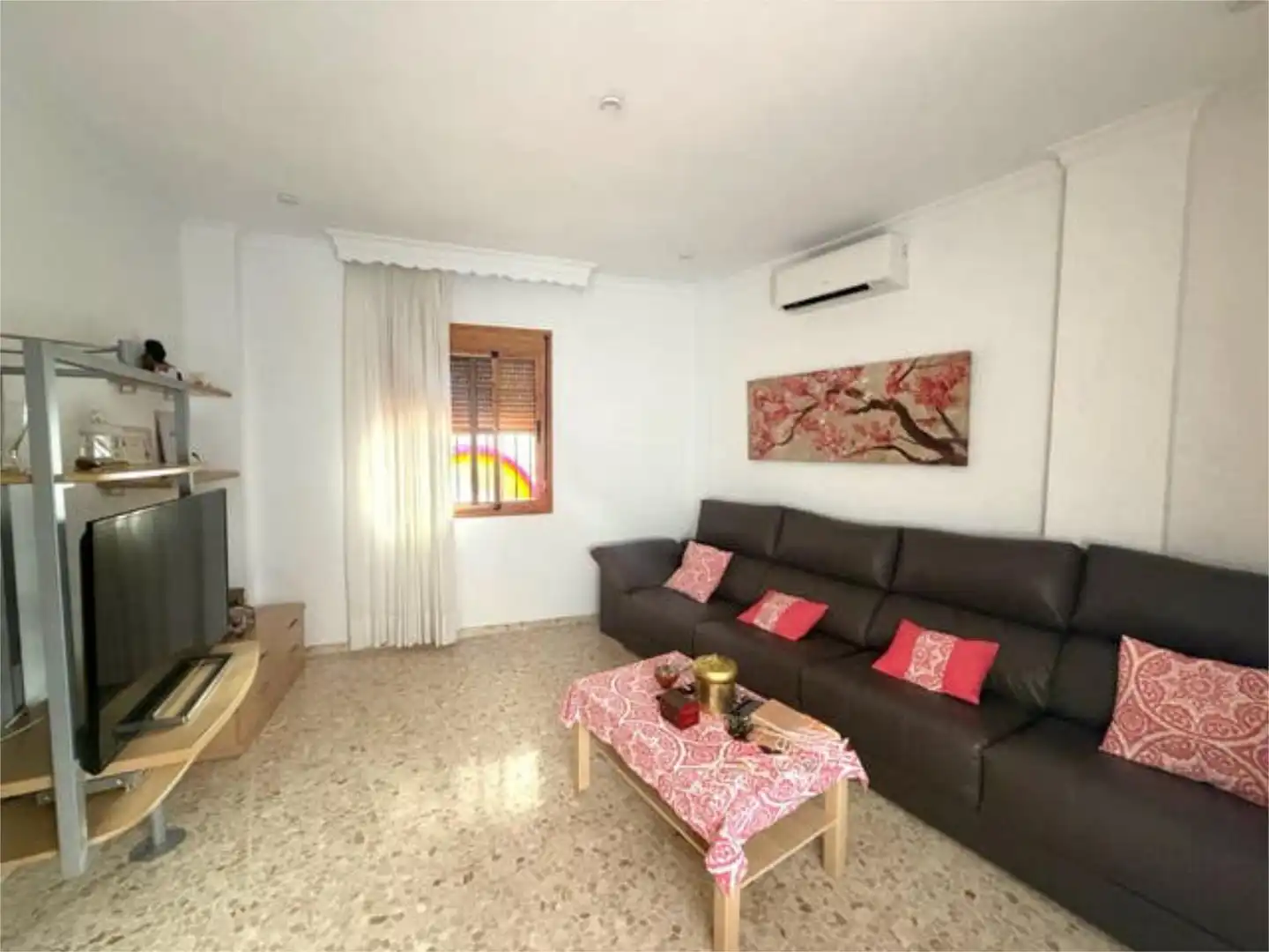 Casa adosada en venda a Bonanza - Avda de Huelva - Barrio Andalucia Sala d'estar de Casa adosada en venda en Sanlúcar de Barrameda amb Terrassa