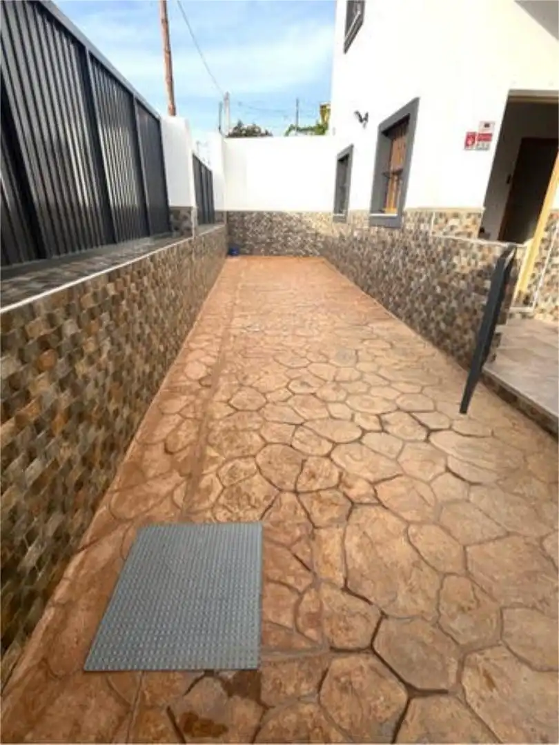 Casa adosada en venda a Bonanza - Avda de Huelva - Barrio Andalucia Terrassa de Casa adosada en venda en Sanlúcar de Barrameda amb Terrassa