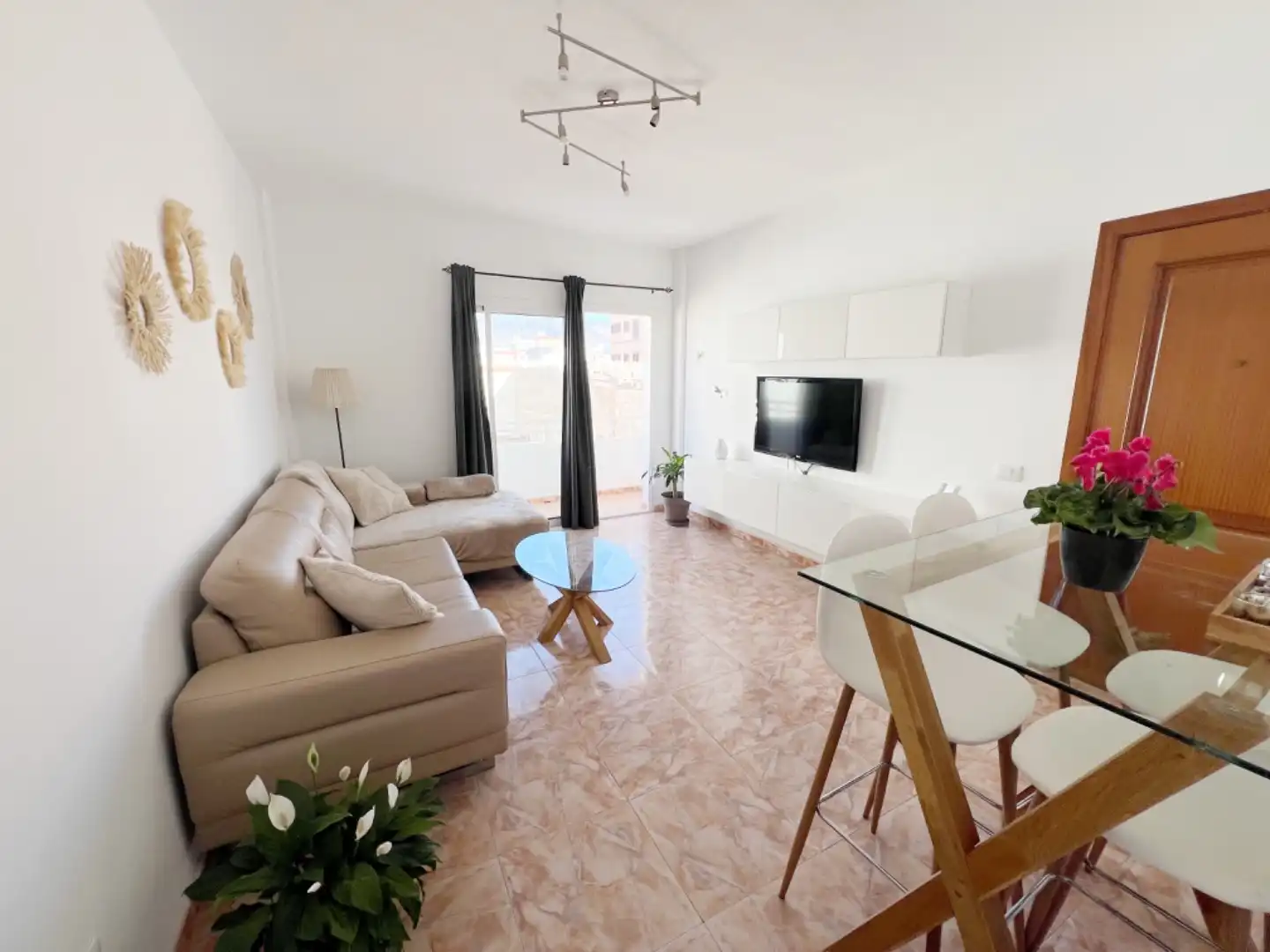 Flat for sale in Calle Murillo, 30, Vecindario - El Doctoral - Cruce de Sardina Living room of Flat for sale in Santa Lucía de Tirajana with Furnished and Balcony