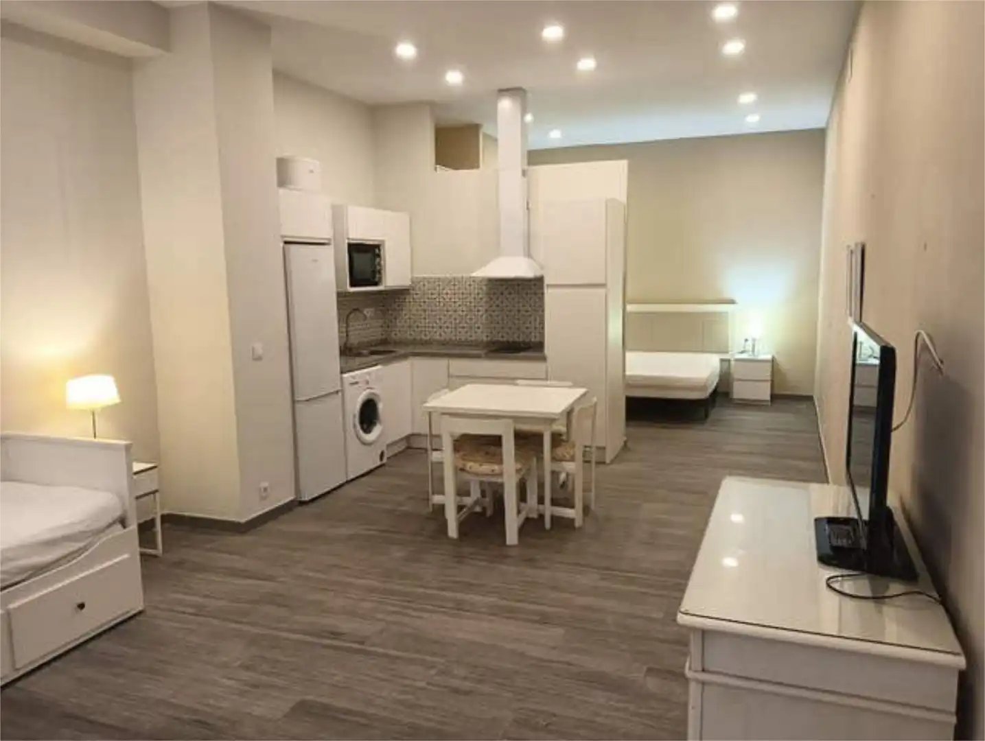 Kitchen of Apartments for rent in  Sevilla Capital