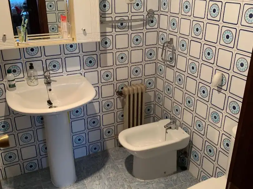 Bathroom of Flat for share in Madrid  with Heating, Terrace and Furnished