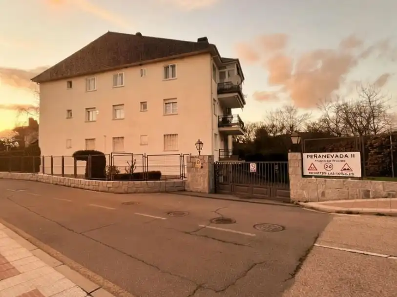 Wohnung zum Verkauf in Urbanización Peñanevada II, 5, Villalba Pueblo Außenansicht von Wohnung zum Verkauf in Collado Villalba mit Heizung, Terrasse und Schwimmbad