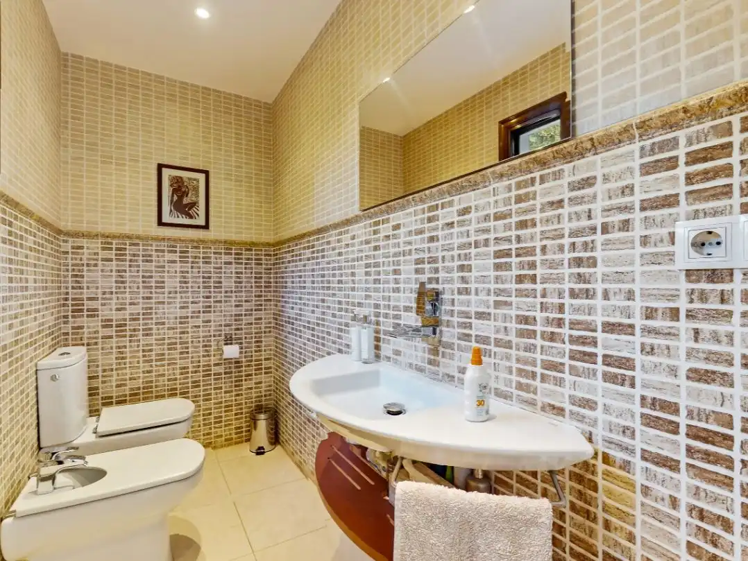 Badezimmer von Wohnung zum Verkauf in La Oliva mit Privatgarten, Terrasse und Schwimmbad