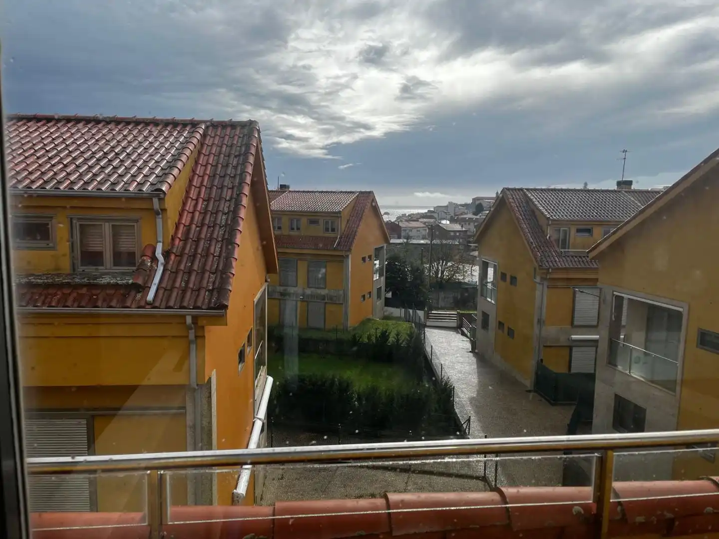 Pis en venda a Camiño Brañal, 6, Palmeira Vista exterior de Pis en venda en Ribeira amb Terrassa, Traster i Piscina