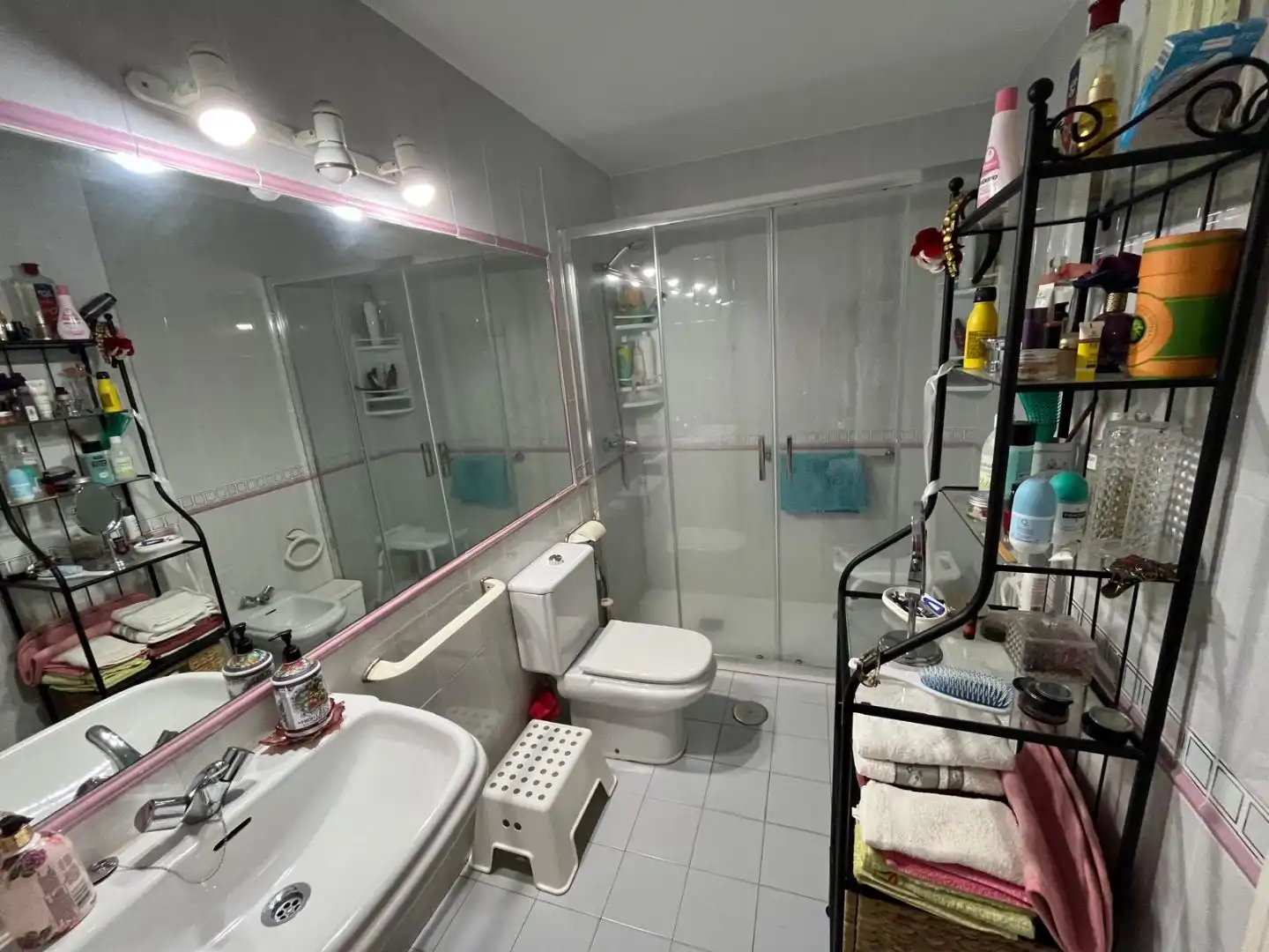 Attic for rent in Calle Fernández de Ribera, 44, Ciudad Jardín Bathroom of Attic for rent in Sevilla with Heating, Terrace and Furnished