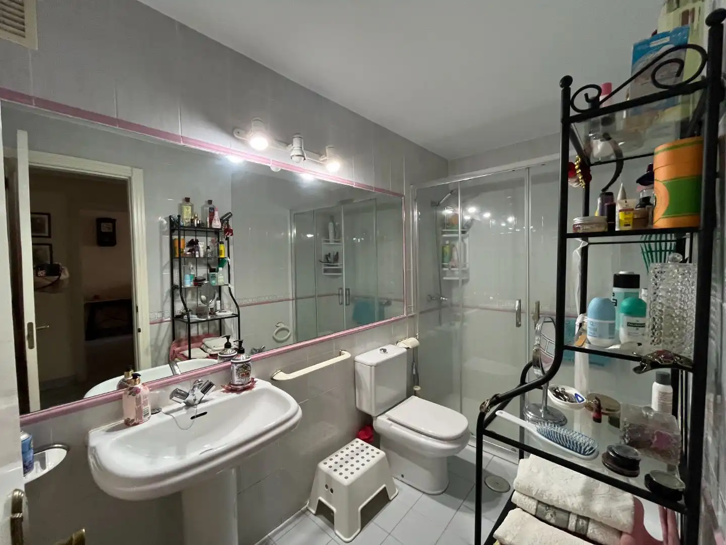Attic for rent in Calle Fernández de Ribera, 44, Ciudad Jardín Bathroom of Attic for rent in Sevilla with Heating, Terrace and Furnished