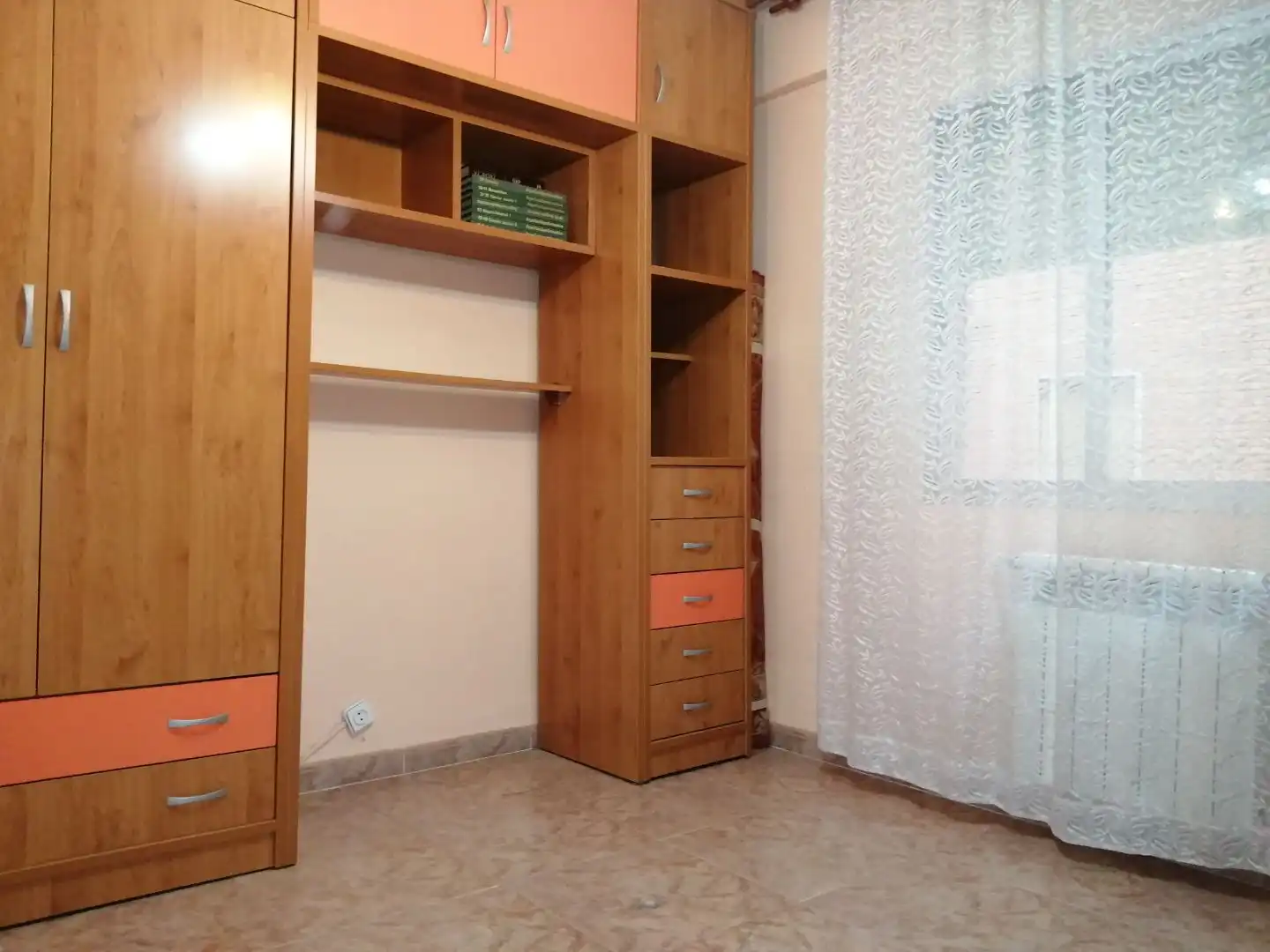 Piso en venta en Calle Juan de Cardona, 5, Pryconsa - Juan de Austria Habitación de Piso en venta en Alcalá de Henares con Calefacción, Parquet y Terraza