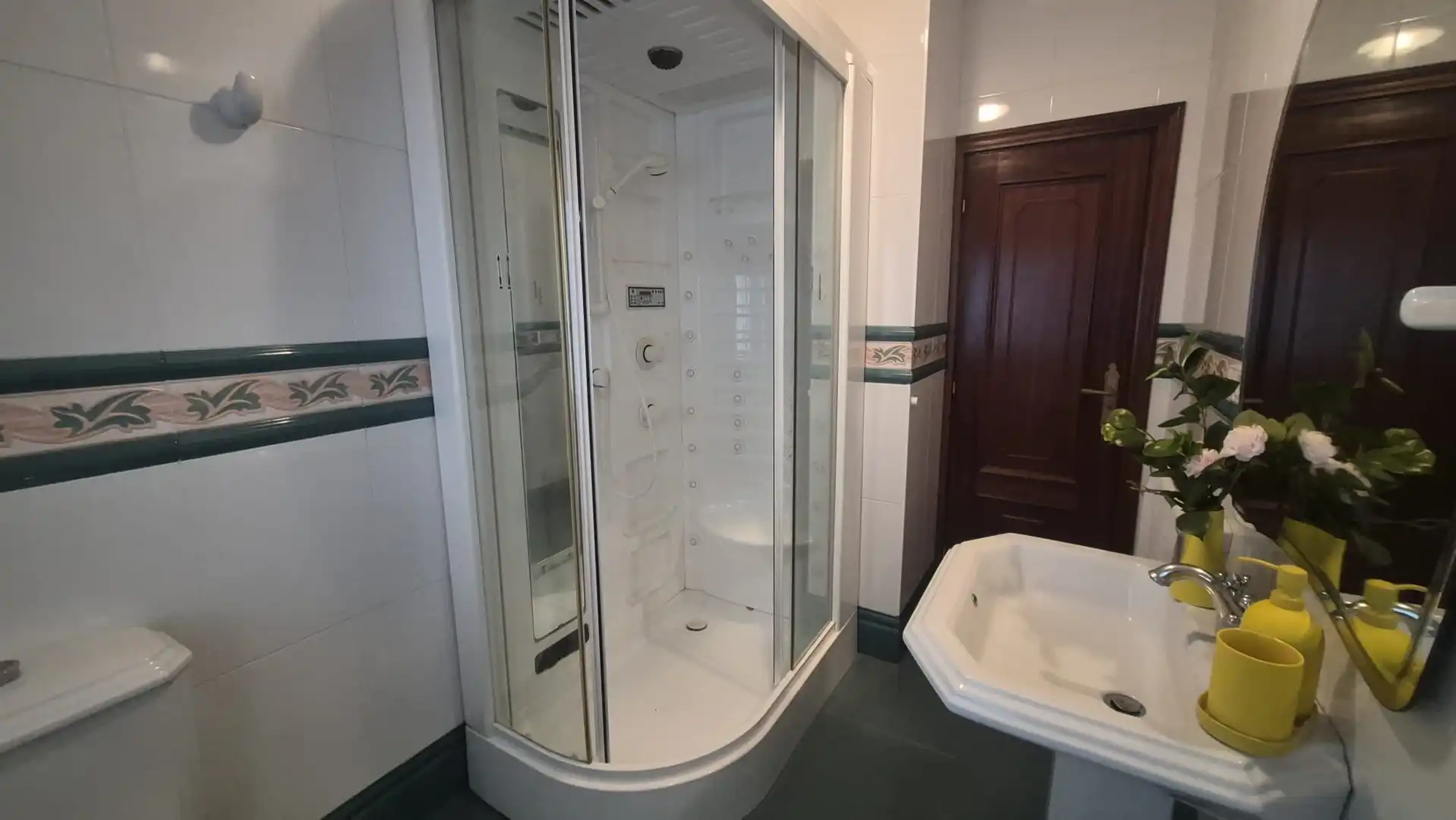 Bathroom of Houses for rent in Sanxenxo  with Heating, Private garden and Parquet flooring