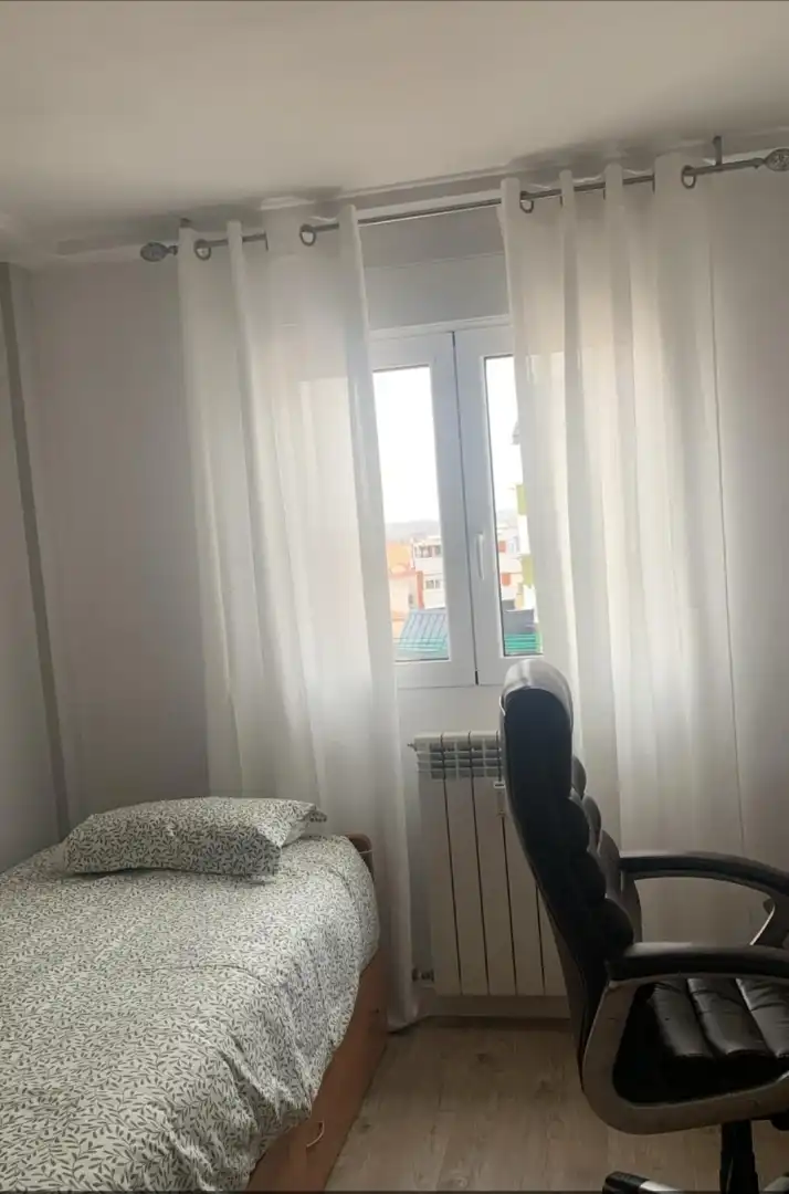 Pis de lloguer a Calle Lepanto, 7, Batallas Dormitori de Pis de lloguer en Valladolid amb Calefacció, Moblat i Balcó