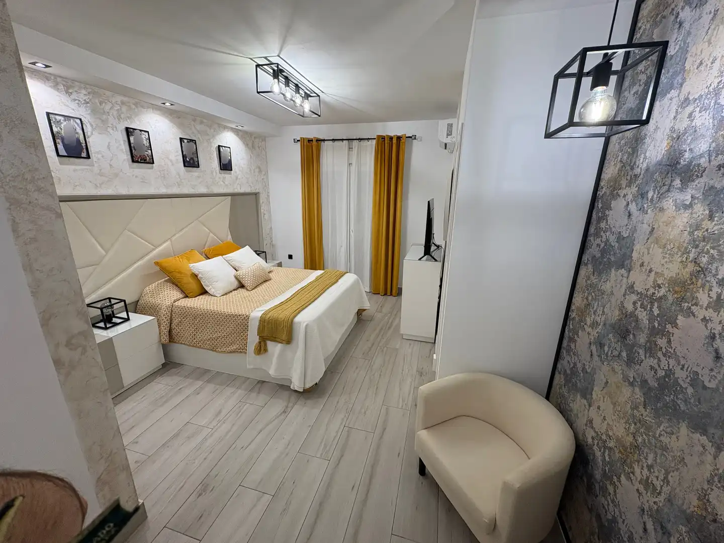 Dormitori de Casa adosada en venda en Lebrija amb Aire condicionat, Jardí privat i Terrassa