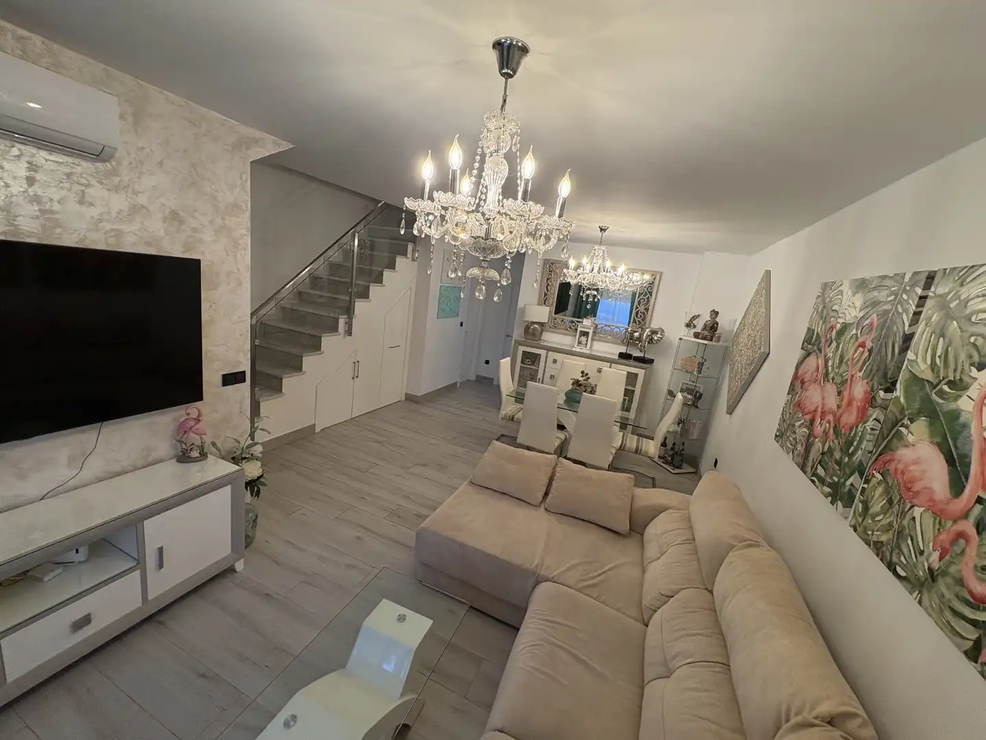 Sala d'estar de Casa adosada en venda en Lebrija amb Aire condicionat, Jardí privat i Terrassa