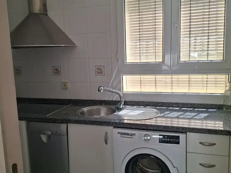 Pis de lloguer a Calle Castilla, 169, Triana Oeste Cuina de Pis de lloguer en Sevilla Capital amb Aire condicionat
