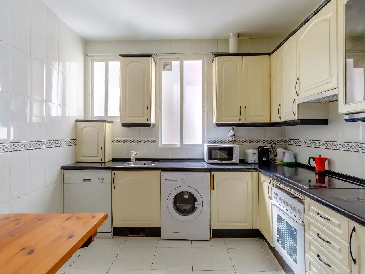 Küche von Wohnung zur Miete in  Madrid Capital mit Balkon
