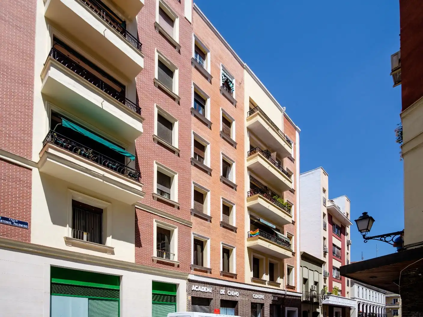 Außenansicht von Wohnung zur Miete in  Madrid Capital mit Balkon