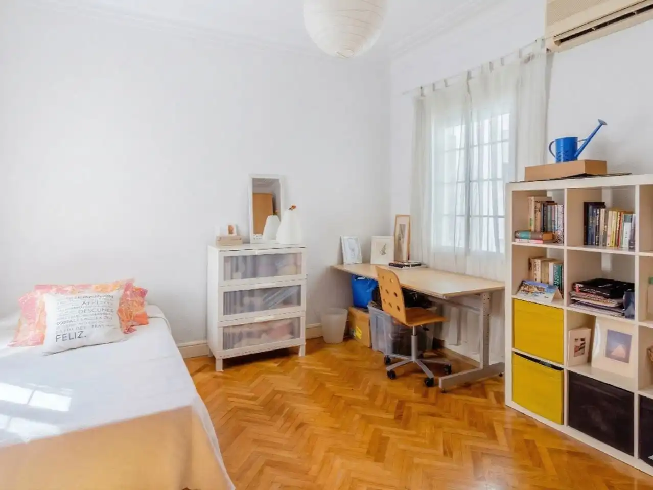 Schlafzimmer von Wohnung zur Miete in  Madrid Capital mit Balkon