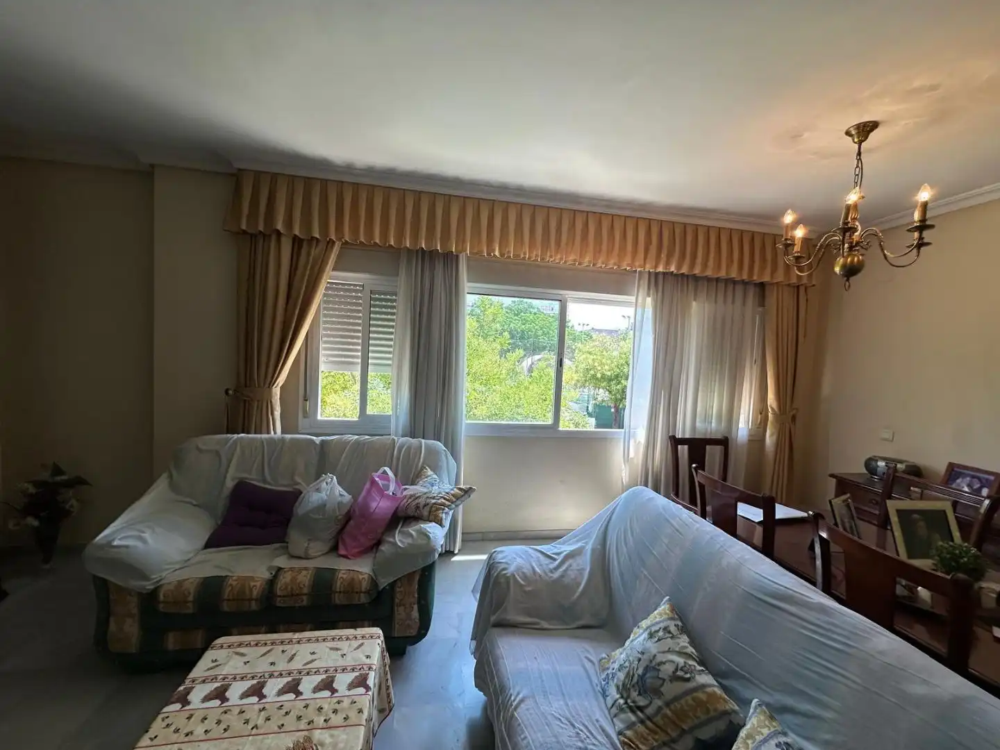 Living room of Flat for rent in Sevilla  with Air Conditioner, Heating and Furnished