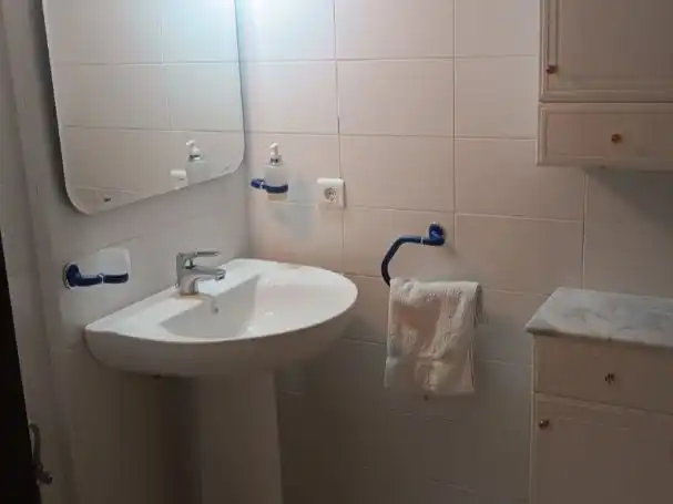 Bathroom of Flat for rent in Sevilla  with Air Conditioner, Heating and Furnished