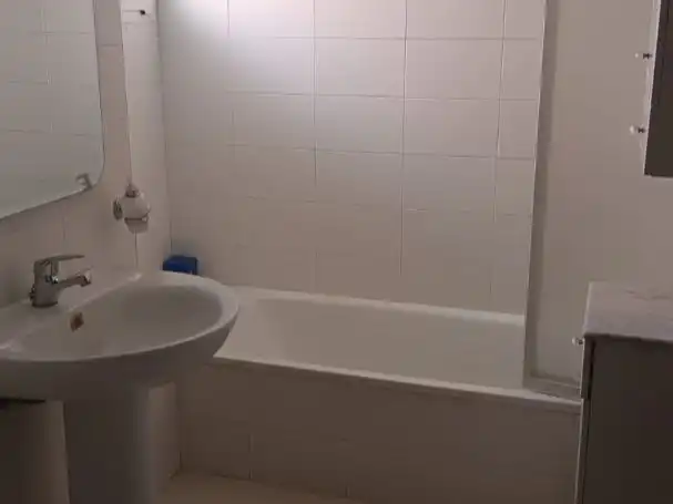Bathroom of Flat for rent in Sevilla  with Air Conditioner, Heating and Furnished