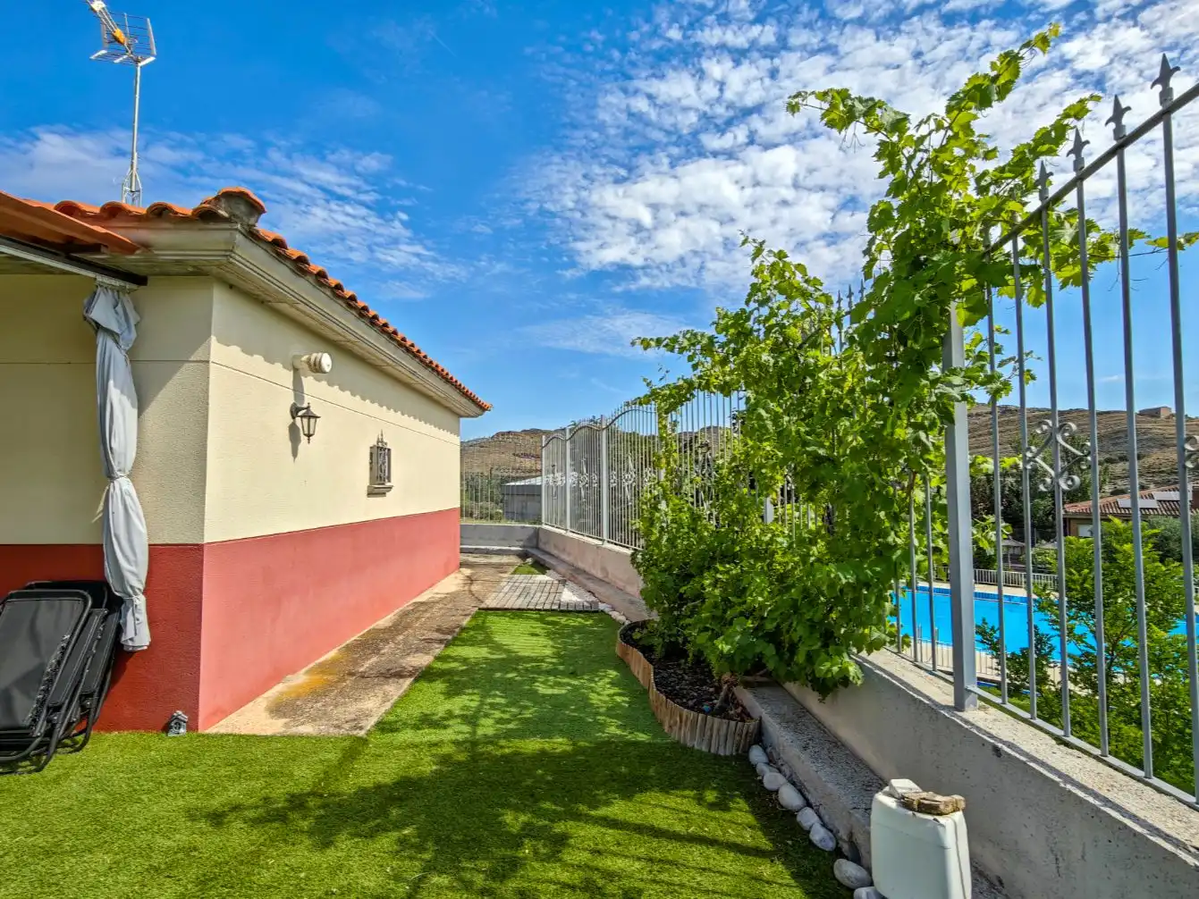 Piscina de Casa o chalet en venta en Igea con Jardín privado, Trastero y Amueblado