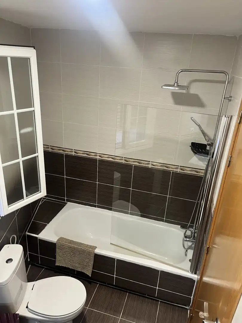 Baño de Piso para compartir en Lominchar con Aire acondicionado, Calefacción y Terraza