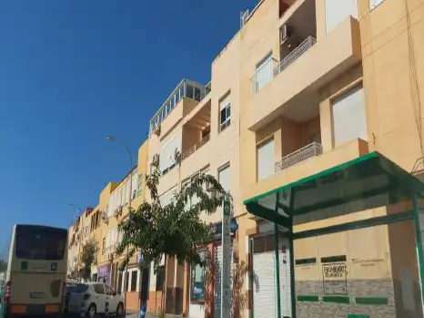 Vista exterior de Pis en venda en Huércal de Almería amb Aire condicionat, Terrassa i Balcó